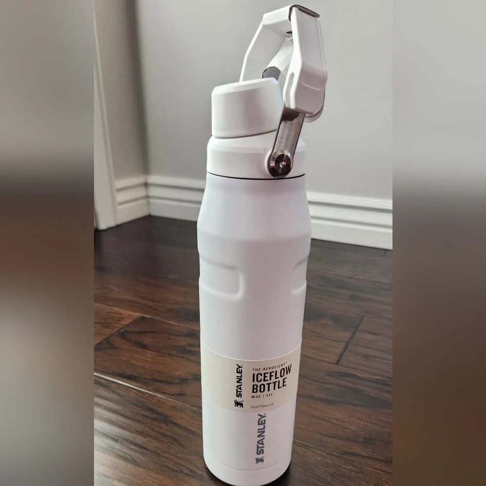 Stanley IceFlow AeroLight Vacuum Water Bottle with Fast Flow Lid - 36 fl. oz. - Picture 12 of 13